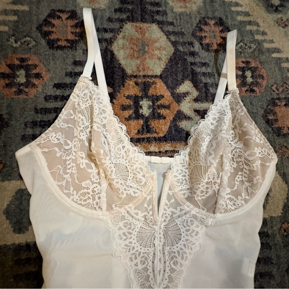 Very Sexy Feminine Romantic Bodysuit Size Medium Off White & Tan Lace - Picture 3 of 8